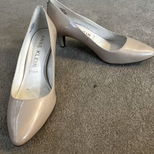 Anne Klein Women’s Rosalie Classic Pumps